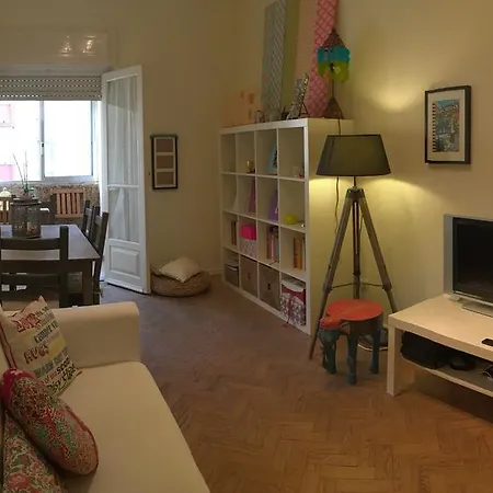 Refuge Holiday Homes | Campolide Cosy Apartman *